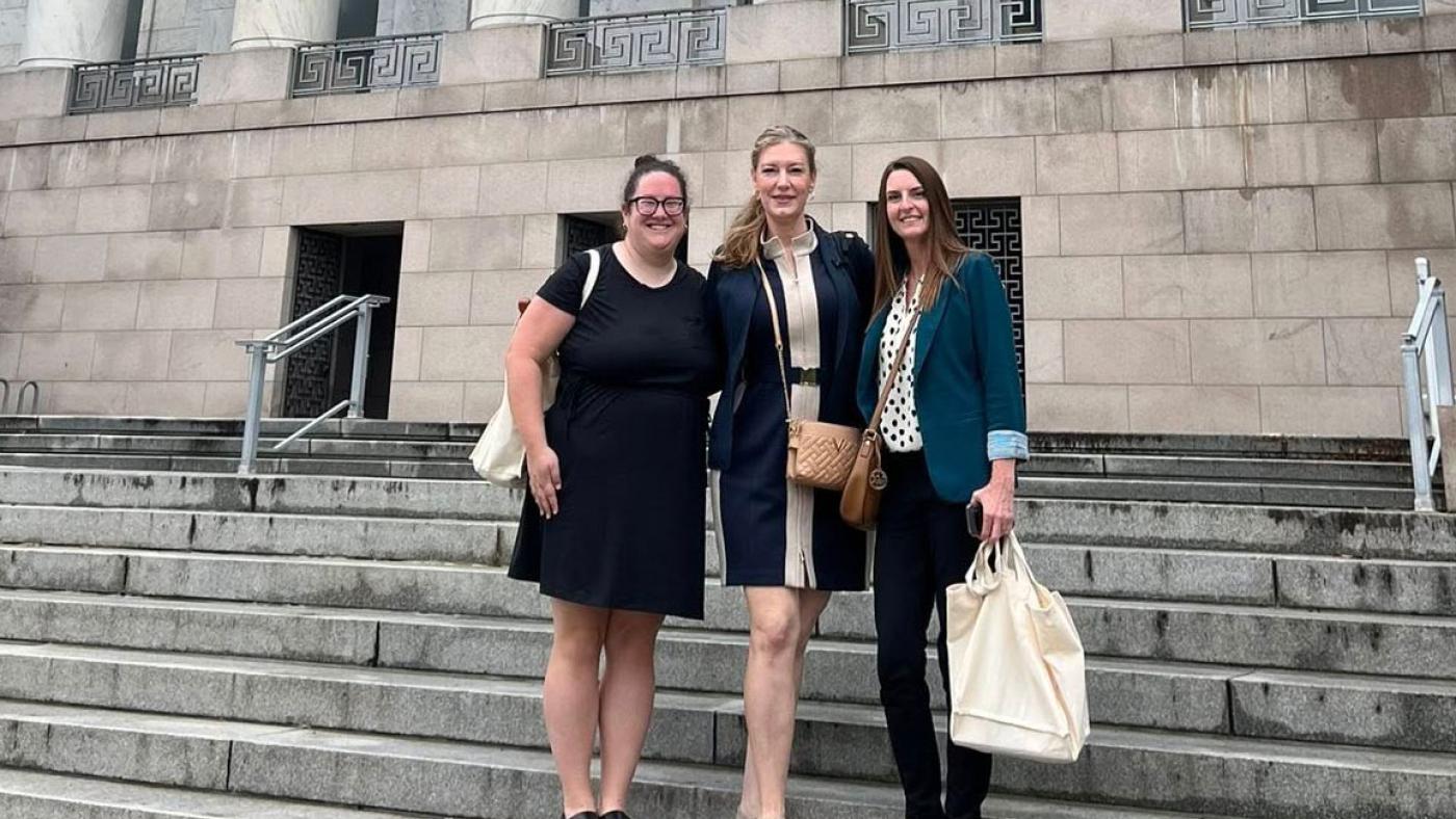 Michelle Benegas and grad students in front of Capitol at TESOL Advocacy Days